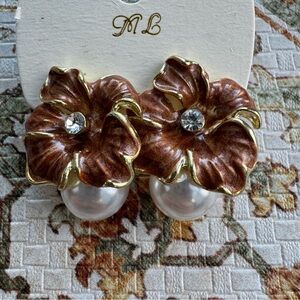 Floral Pearl Earrings with Rhinestones